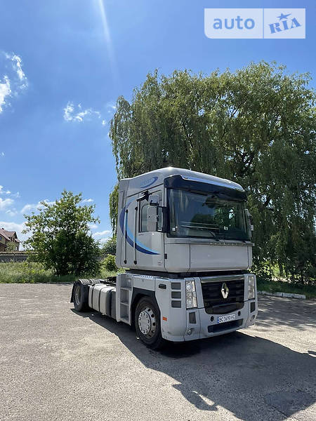 Тягач Renault Magnum 2011 в Мостиске
