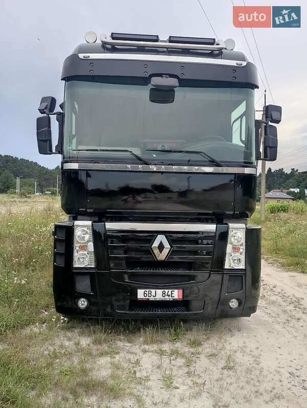 Тягач Renault Magnum 2012 в Львове