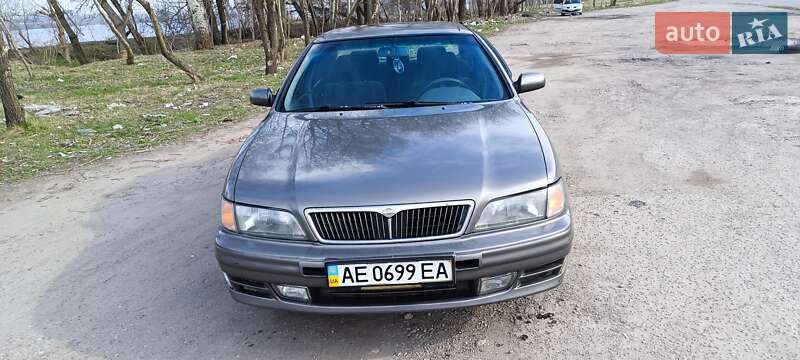 Седан Nissan Maxima 1998 в Днепре