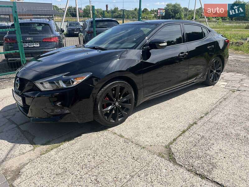 Седан Nissan Maxima 2015 в Львове