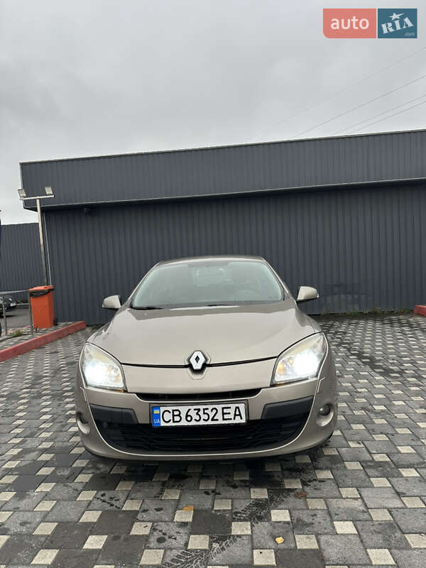 Хэтчбек Renault Megane 2010 в Полтаве Хэтчбек Renault Megane 2010 в Полтаве