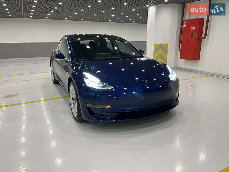 Седан Tesla Model 3 2018 в Киеве