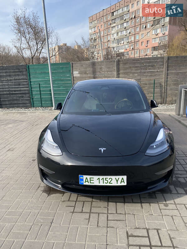 Седан Tesla Model 3 2021 в Дніпрі
