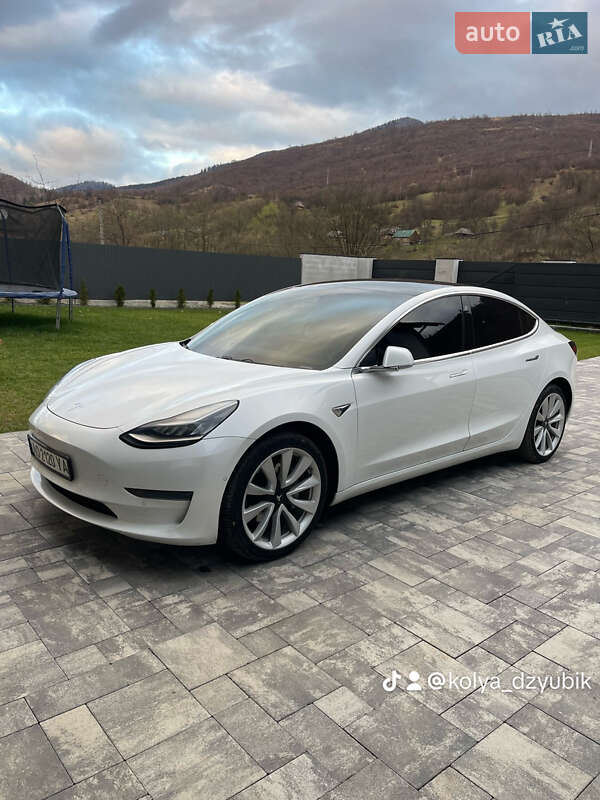 Седан Tesla Model 3 2019 в Межгорье