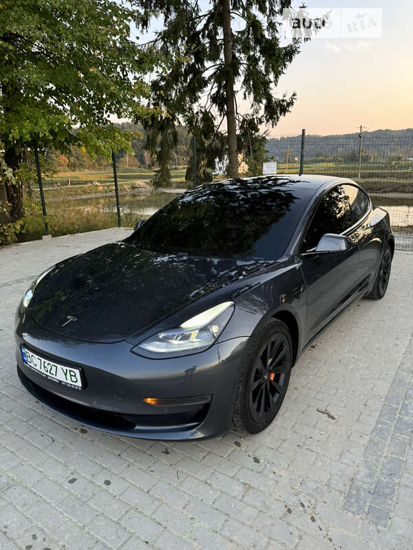Седан Tesla Model 3 2021 в Ивано-Франково