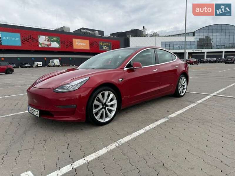 Седан Tesla Model 3 2019 в Киеве