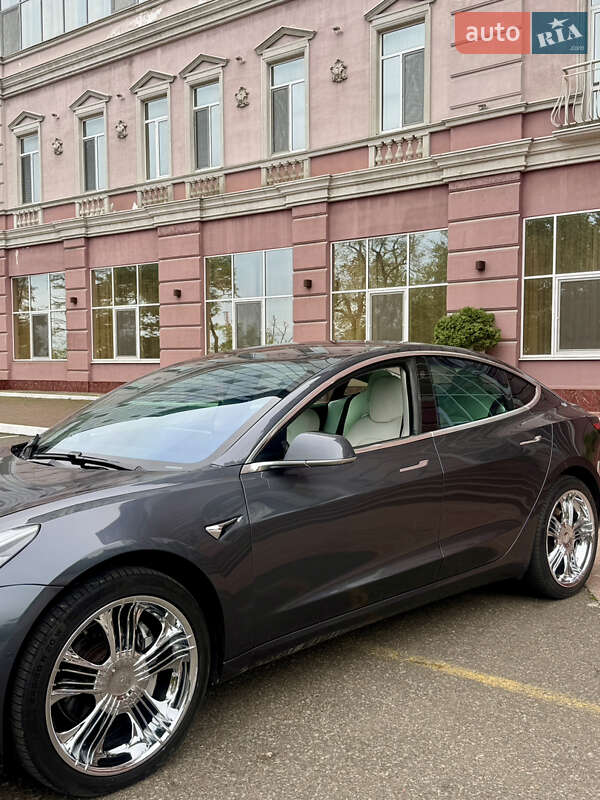 Седан Tesla Model 3 2019 в Одесі