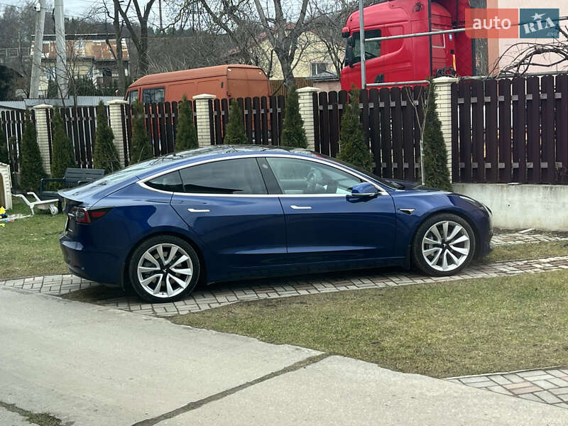 Седан Tesla Model 3 2019 в Львове