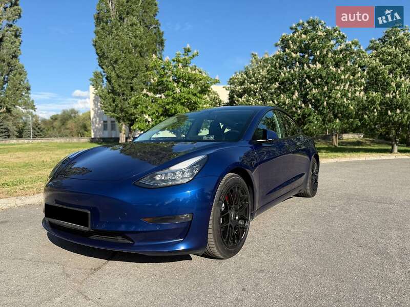 Седан Tesla Model 3 2018 в Кременчуці