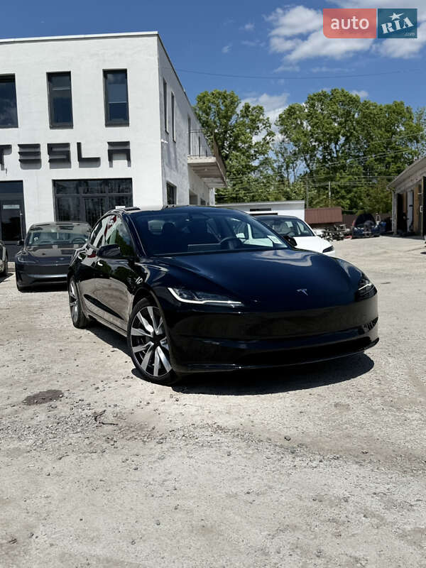 Седан Tesla Model 3 2024 в Виннице