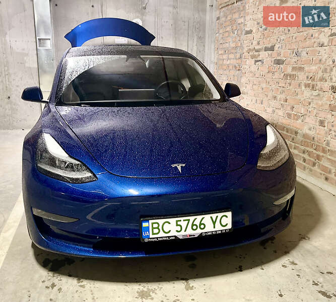 Седан Tesla Model 3 2021 в Львове