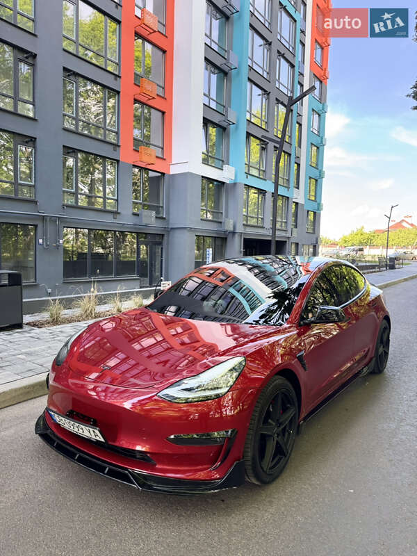 Седан Tesla Model 3 2018 в Чернигове