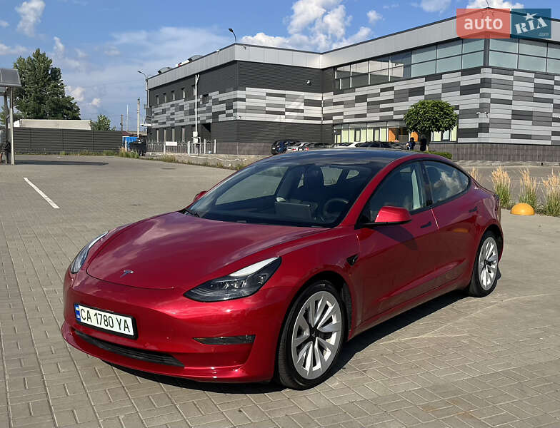 Седан Tesla Model 3 2021 в Черкассах