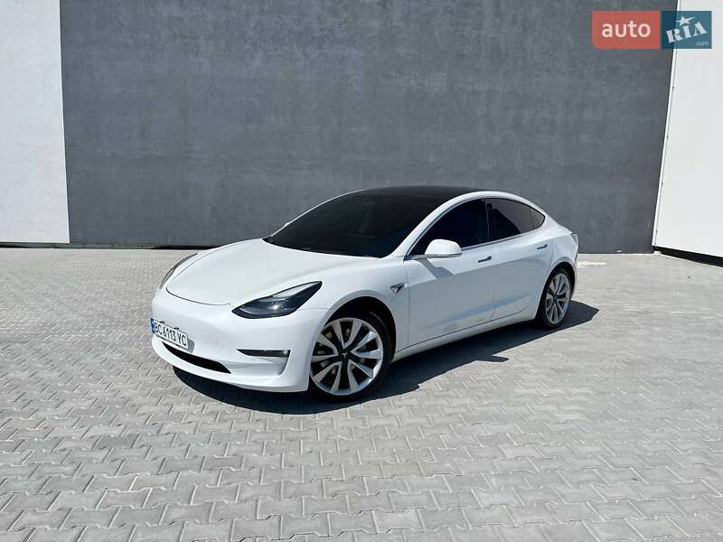 Седан Tesla Model 3 2019 в Львове Седан Tesla Model 3 2019 в Львове