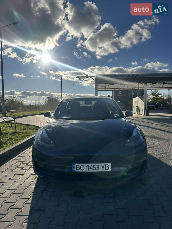 Седан Tesla Model 3 2022 в Львове Седан Tesla Model 3 2022 в Львове