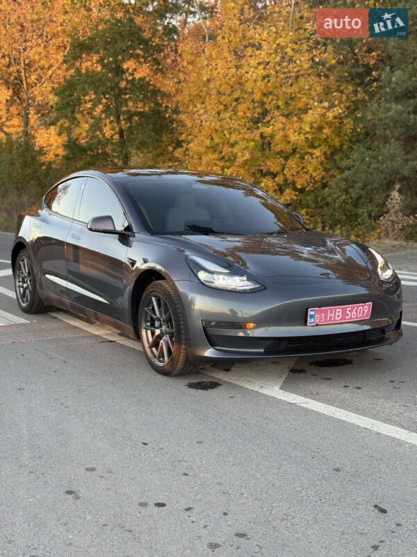Седан Tesla Model 3 2023 в Луцке