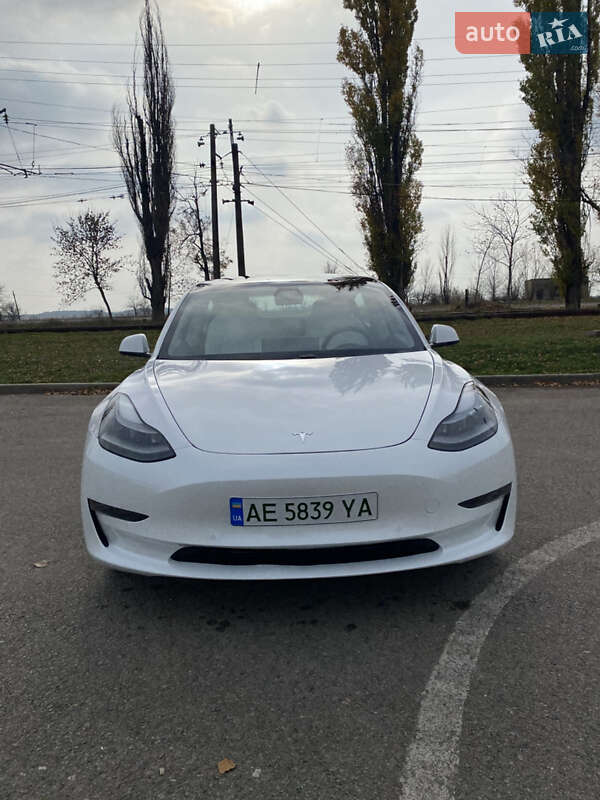 Седан Tesla Model 3 2021 в Покрові