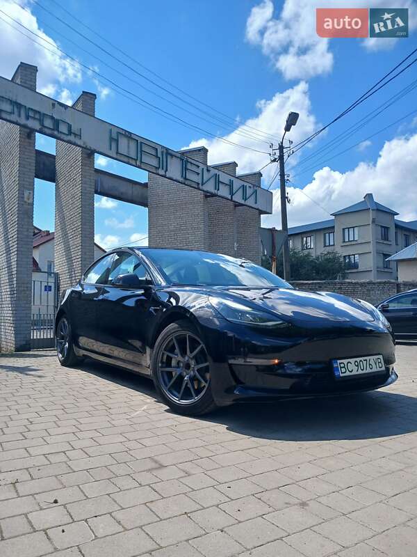 Седан Tesla Model 3 2022 в Львове