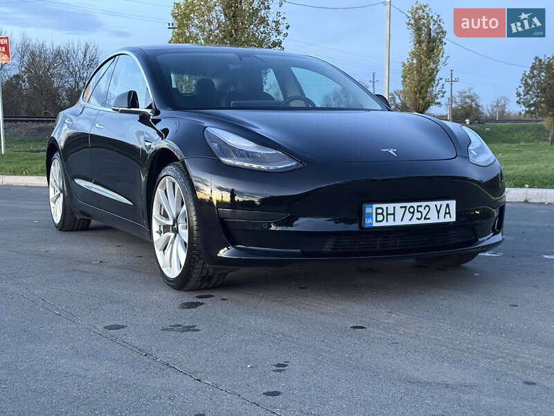 Седан Tesla Model 3 2019 в Измаиле