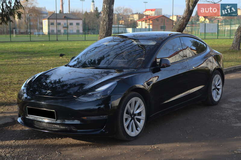 Седан Tesla Model 3 2021 в Трускавці