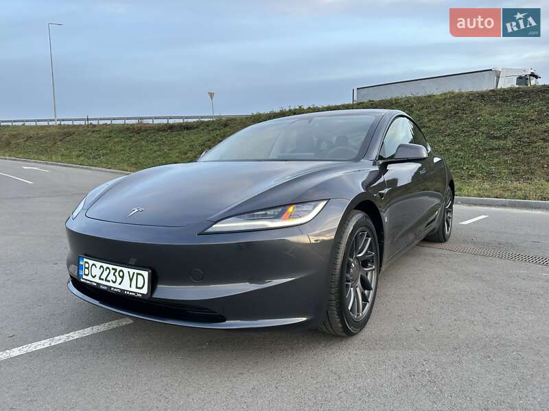 Седан Tesla Model 3 2024 в Львове