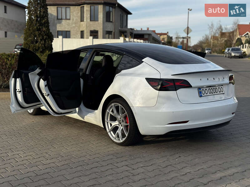 Седан Tesla Model 3 2018 в Одесі