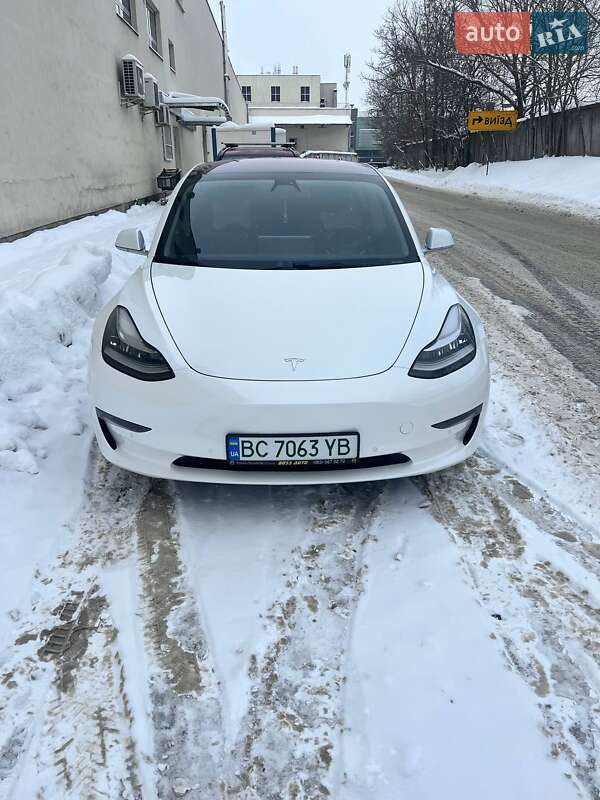 Седан Tesla Model 3 2017 в Львове