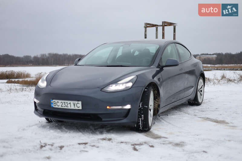 Седан Tesla Model 3 2021 в Новояворовске