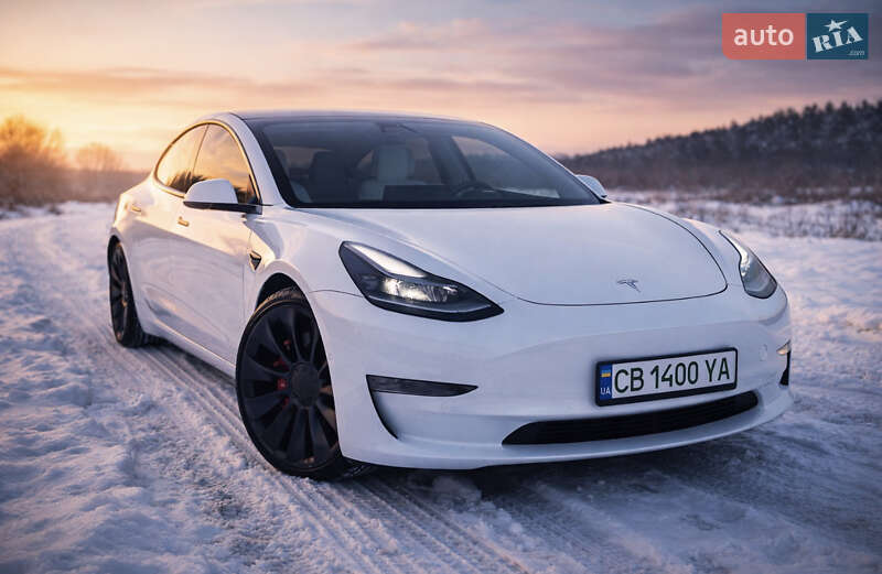 Седан Tesla Model 3 2021 в Чернигове