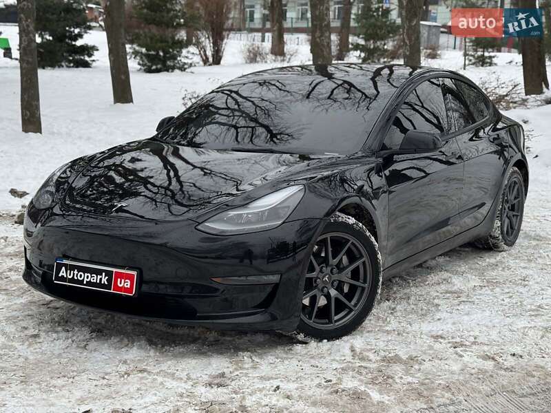 Седан Tesla Model 3 2022 в Киеве