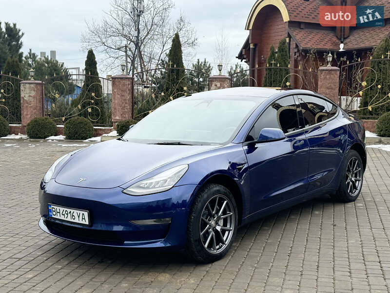 Седан Tesla Model 3 2021 в Черноморске