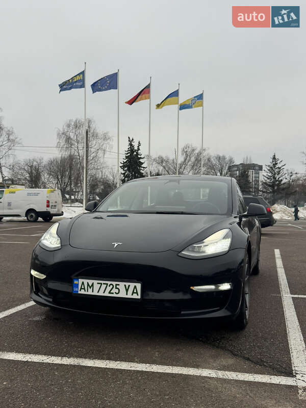 Седан Tesla Model 3 2022 в Житомире