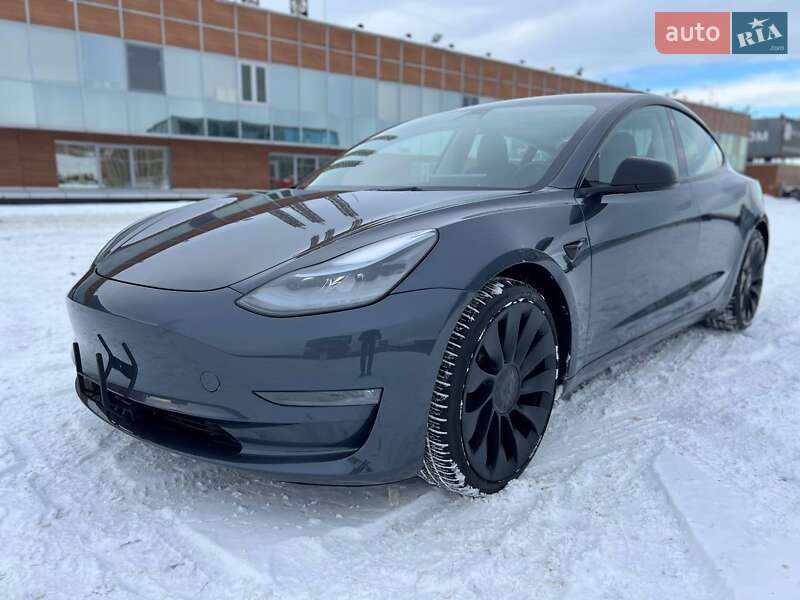 Седан Tesla Model 3 2022 в Киеве
