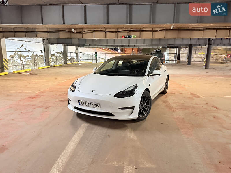 Седан Tesla Model 3 2021 в Коломые
