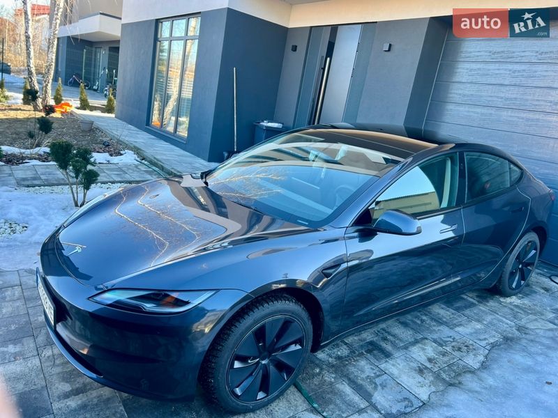 Седан Tesla Model 3 2025 в Киеве