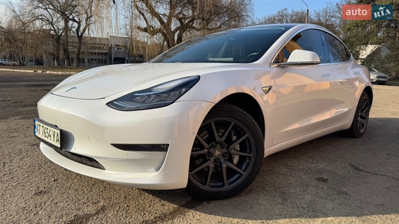 Седан Tesla Model 3 2018 в Ивано-Франковске