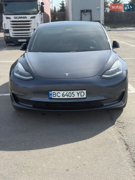 Седан Tesla Model 3 2020 в Львові