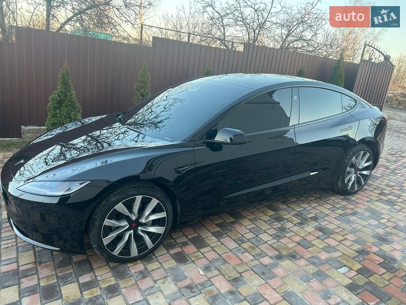 Седан Tesla Model 3 2025 в Звягеле