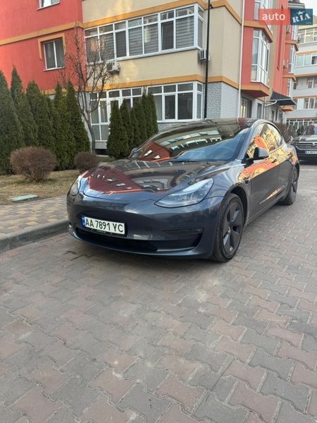Седан Tesla Model 3 2022 в Киеве