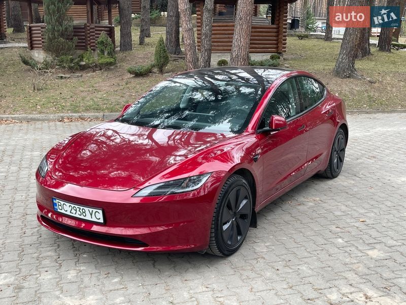 Седан Tesla Model 3 2024 в Новояворовске