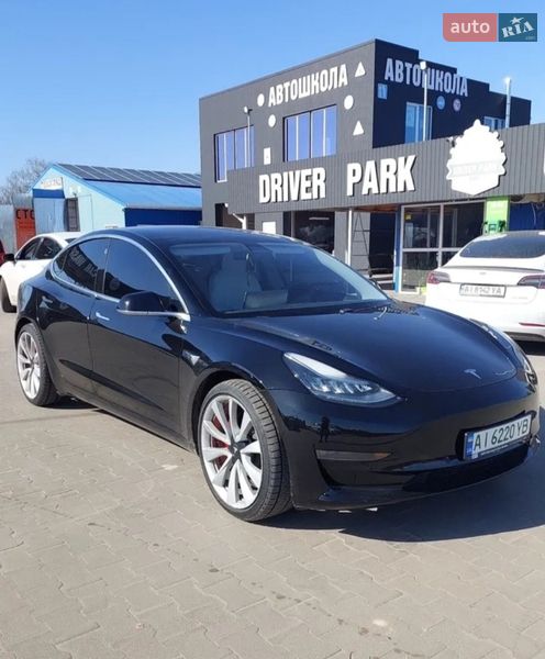 Седан Tesla Model 3 2019 в Киеве