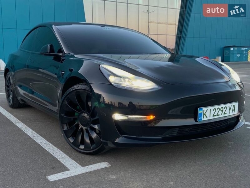 Седан Tesla Model 3 2023 в Киеве