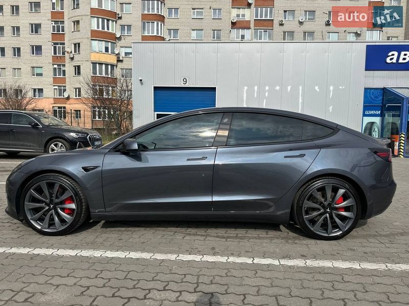 Седан Tesla Model 3 2020 в Львове