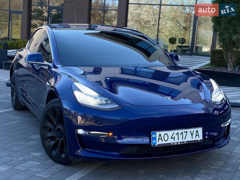 Седан Tesla Model 3 2019 в Ужгороде