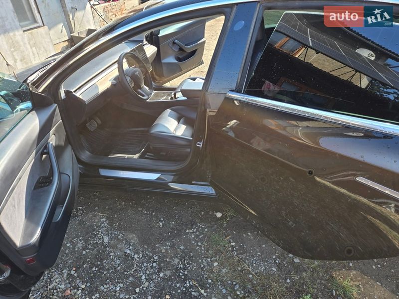 Седан Tesla Model 3 2019 в Снятині