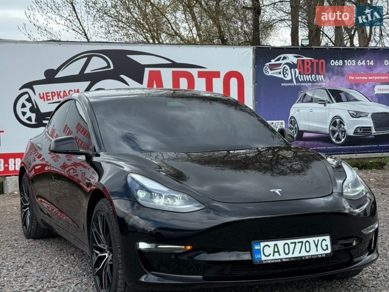 Седан Tesla Model 3 2021 в Черкасах