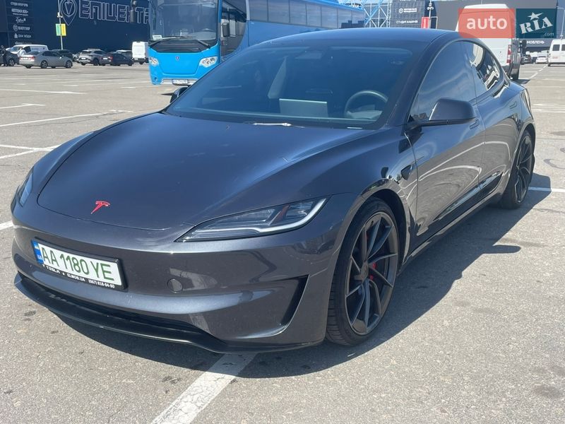 Седан Tesla Model 3 2024 в Києві