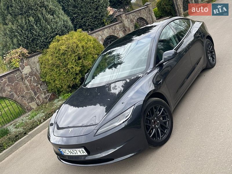 Седан Tesla Model 3 2024 в Нововолынске