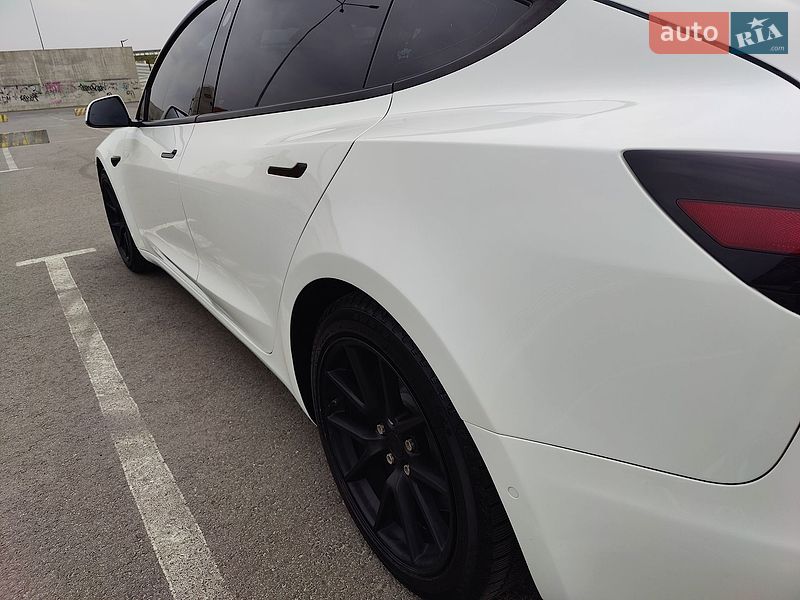Седан Tesla Model 3 2021 в Львове