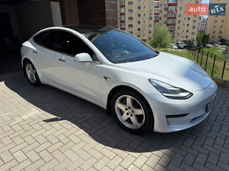 Седан Tesla Model 3 2018 в Хмельницком